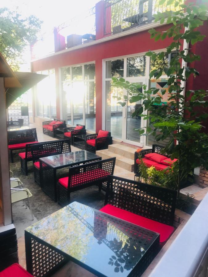 Lucky Fox Hotel Atyrau Exterior photo